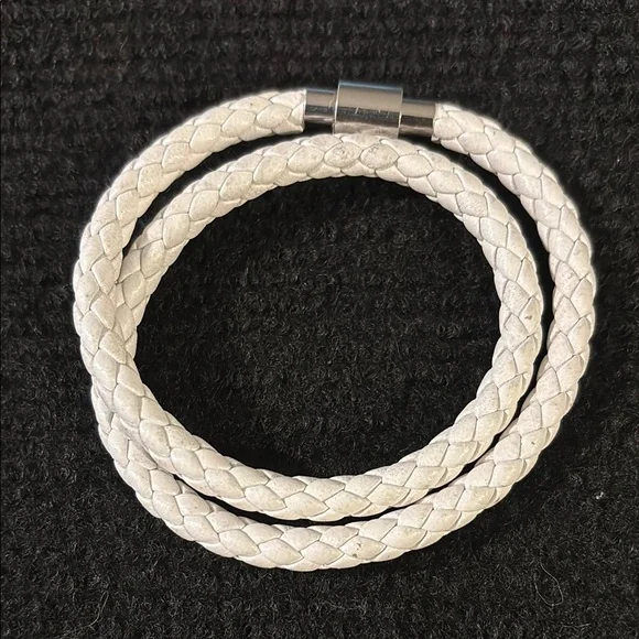Clinique Braided White Leather Bracelet - Picture 2 of 4